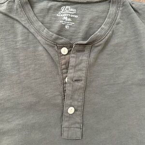 Men’s crew Henley size MEDIUM TALL